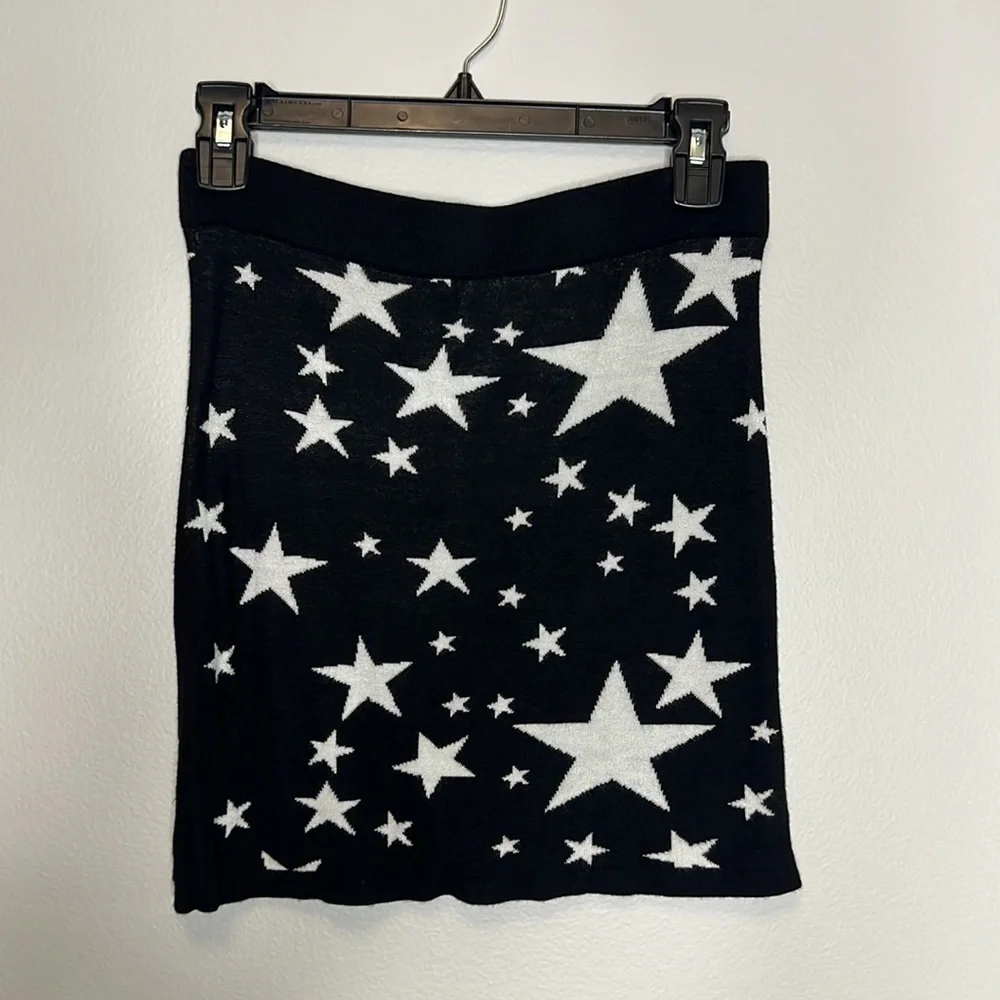 H&M DIVIDED black and white Stars stretchy knit mini skirt size Small